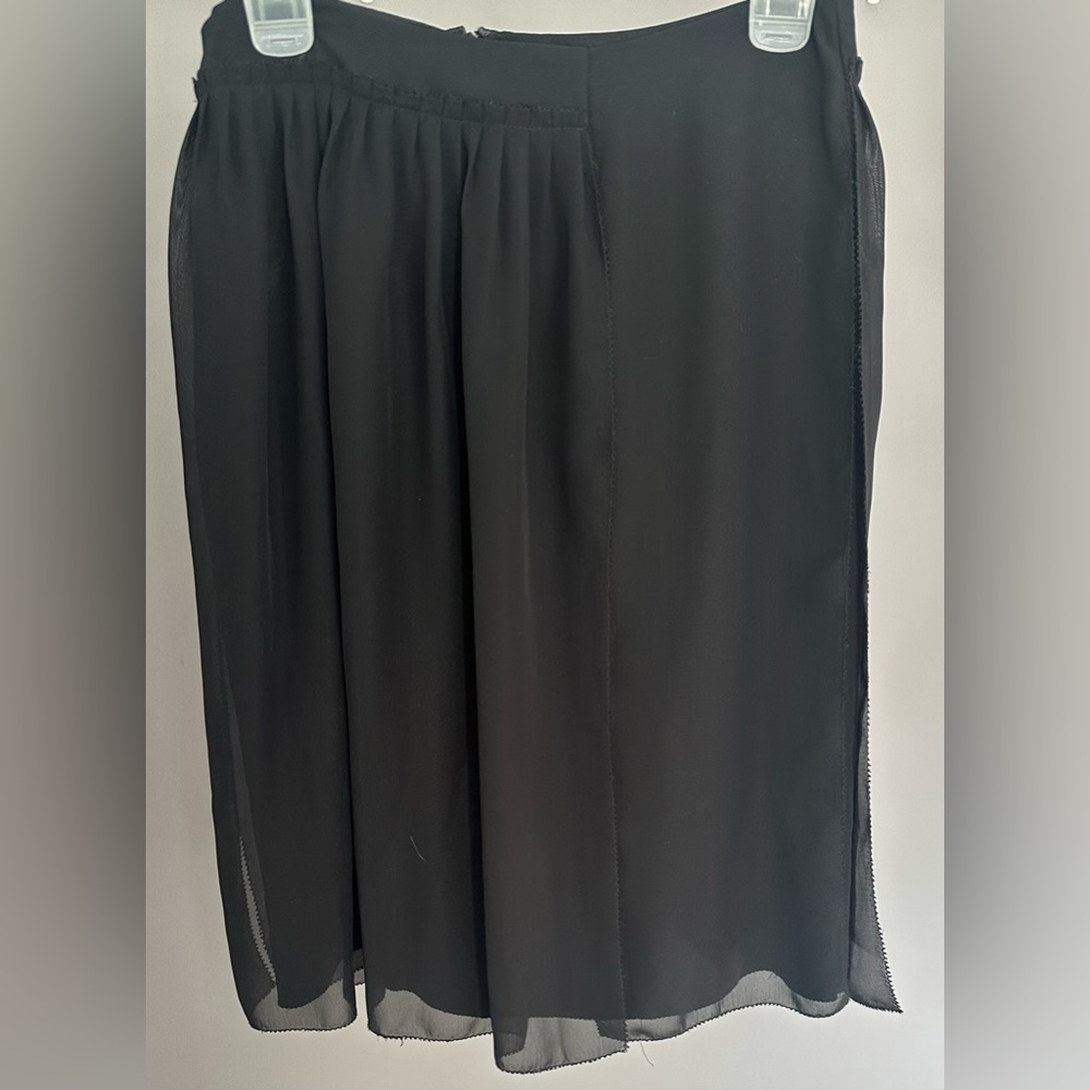 SIMPLY VERA VERA WANG, size 2, Elegant Black Skirt.
